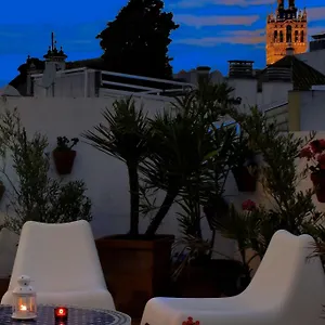 Un Patio En Santa Cruz Otel Sevilla